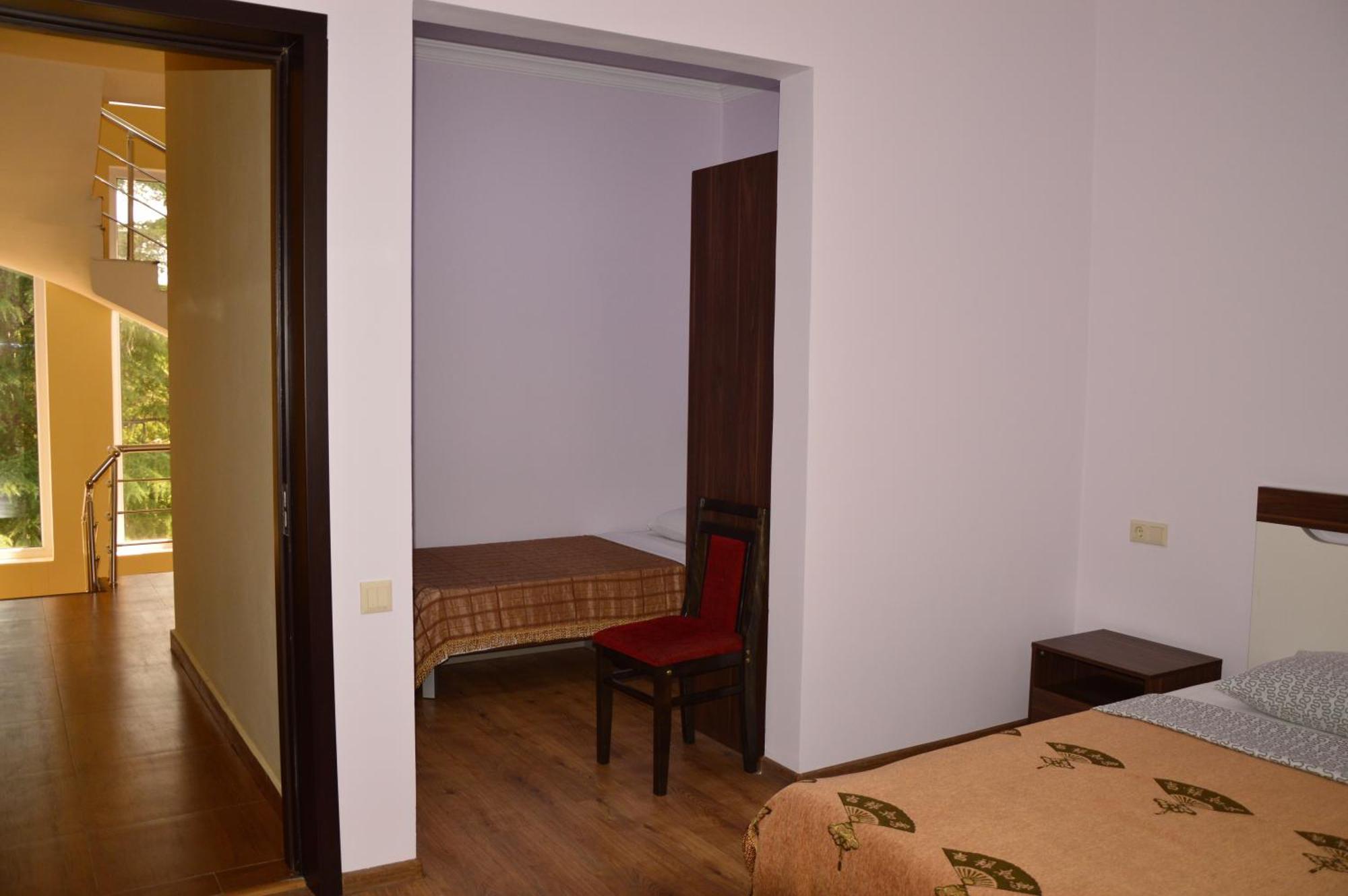 Golden Fleece Hotel อูเรคี ห้อง รูปภาพ