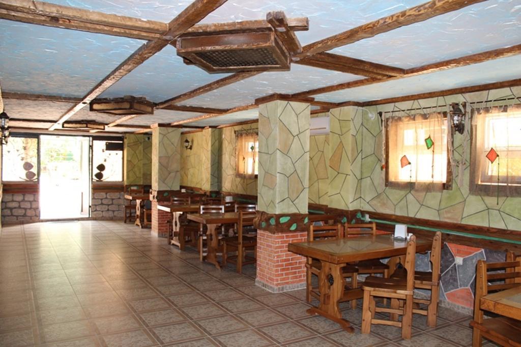 Golden Fleece Hotel อูเรคี ภายนอก รูปภาพ