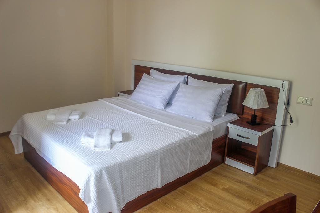 Golden Fleece Hotel อูเรคี ภายนอก รูปภาพ