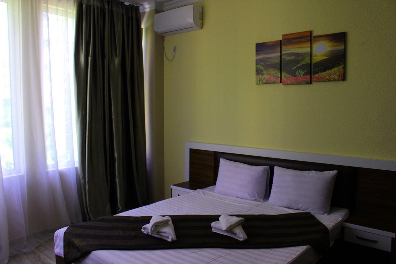 Golden Fleece Hotel อูเรคี ภายนอก รูปภาพ